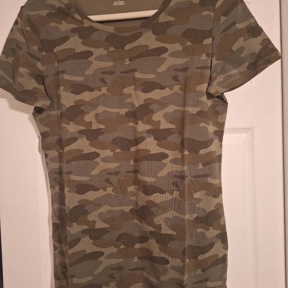 Amazon Essentials camo t-shirt M